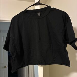 Black Cropped T-Shirt- Tres Pinas